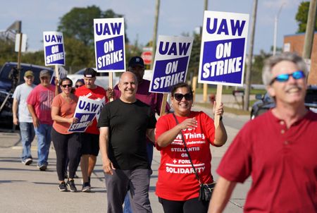 Factbox-Top issues in Detroit Three’s negotiations with UAW